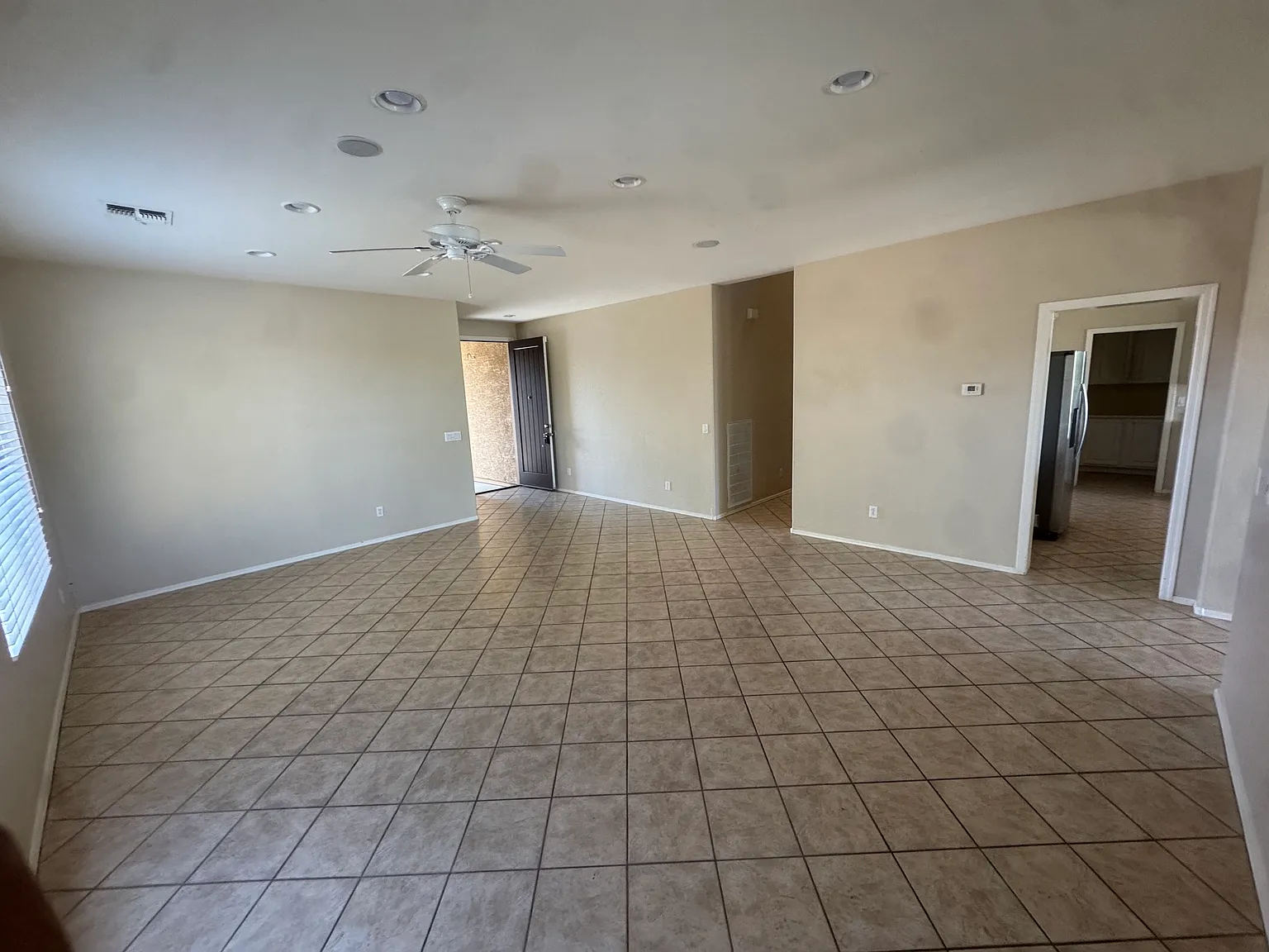 4 bed, 2575 sqft, $2,795 — Photo 4