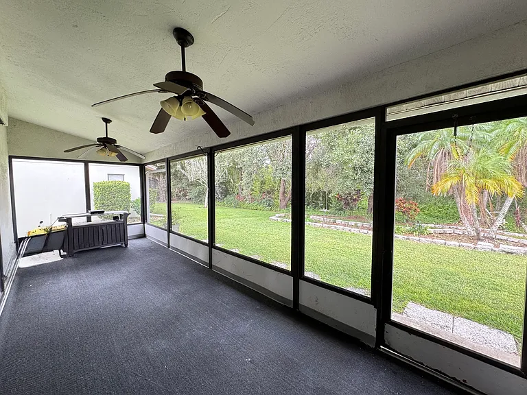 Screened-in lanai