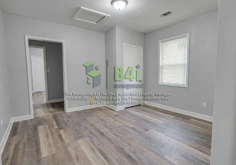 909 E 8th St — Photo 14
