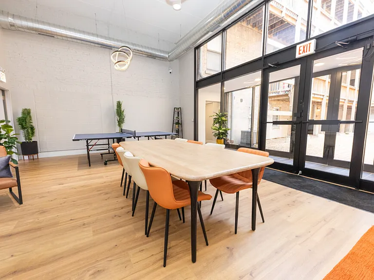 853GA W Barry Ave — Photo 26