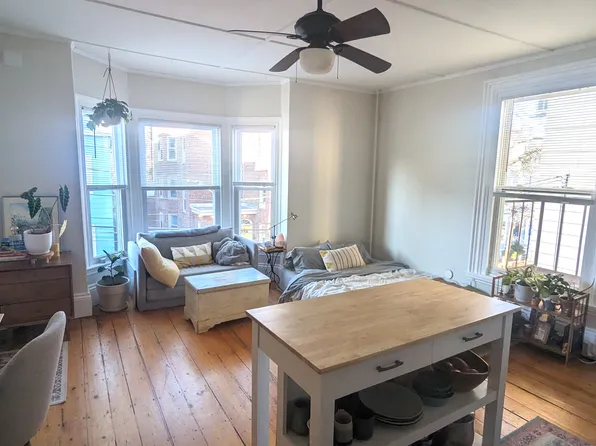 26 Dow St #2B, Portland, ME 04102