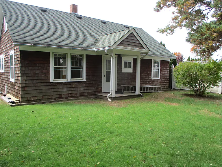 515 Ostrander Ave — Photo 1