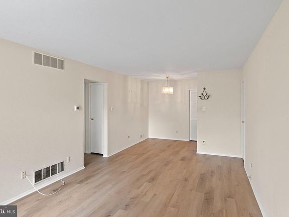 2nd image of 562 Willow Turn #5621