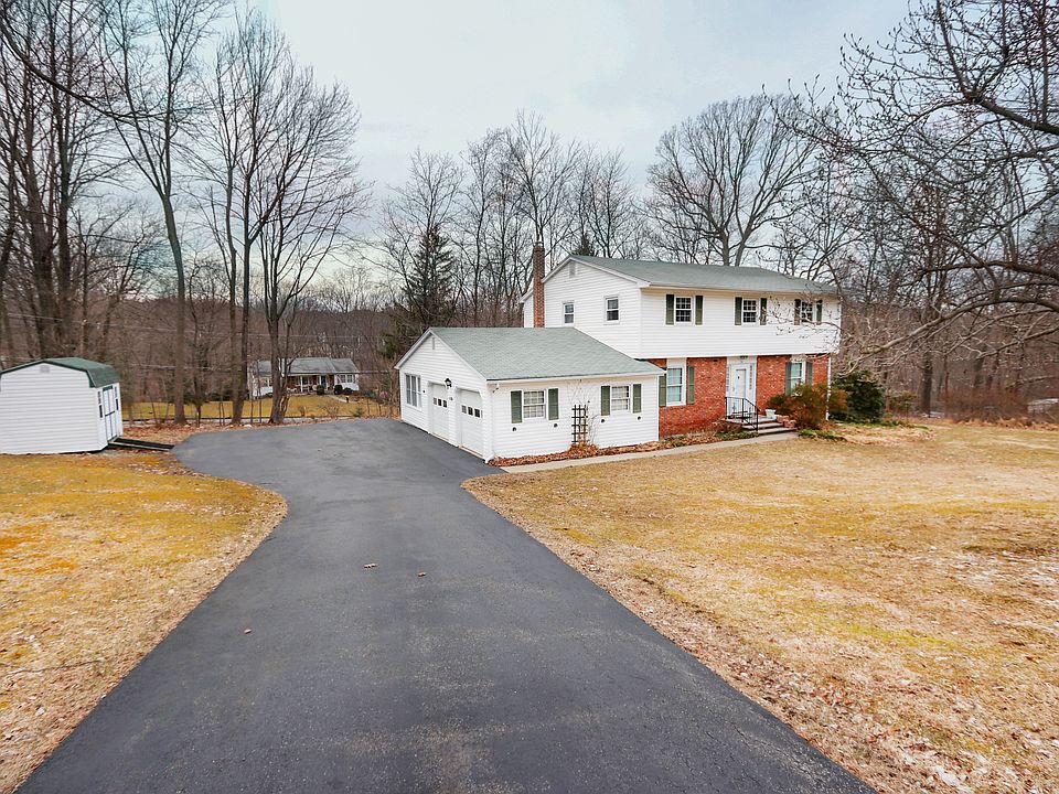 2nd image of 19 Dogwood Trl