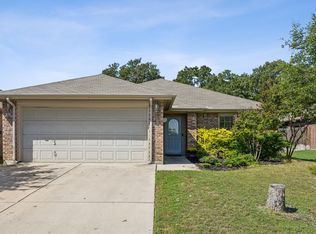 104 Tall Meadow St, Azle, TX 76020