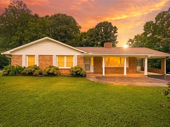 399 Wildwood Ln, Winston Salem, NC 27107