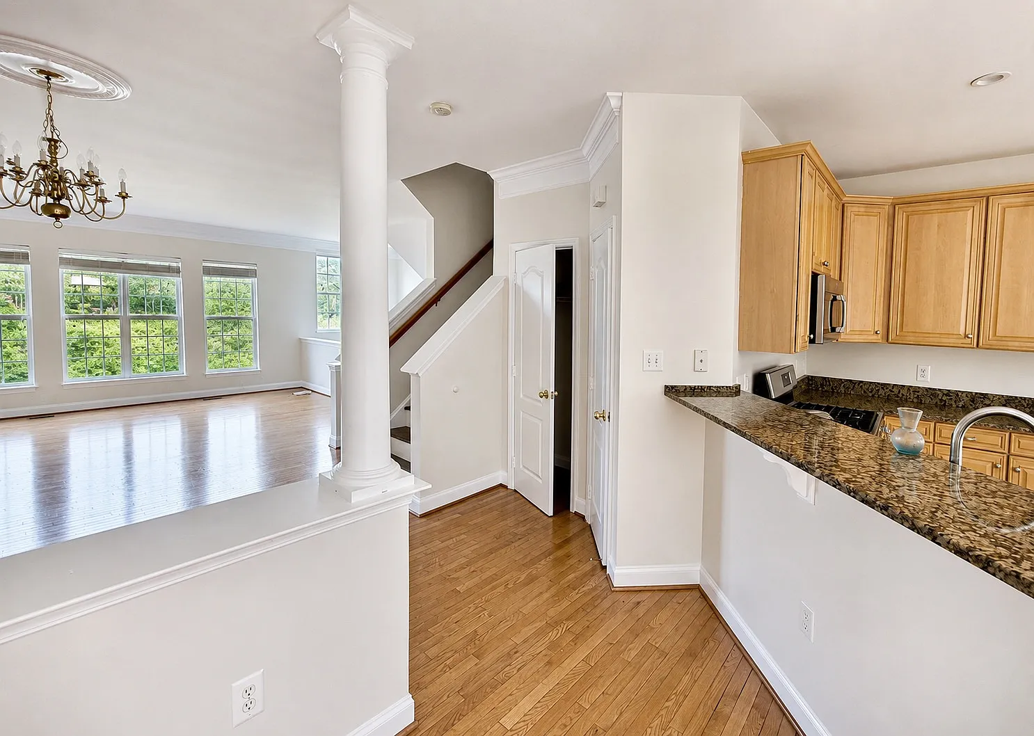 3 bed, 2.5 bath, 1848 sqft, $3,000 — Photo 4