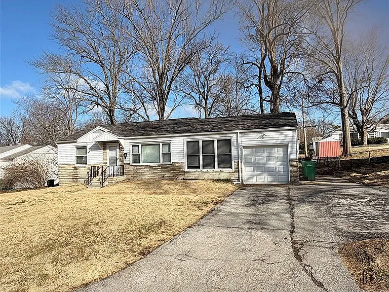1033 Bakewell Dr — Photo 16
