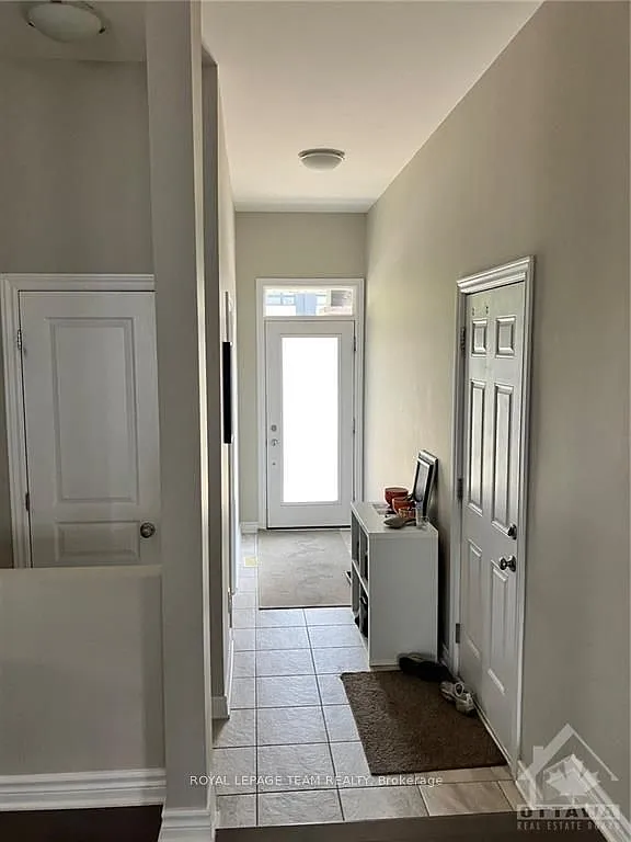 3 bed, $3,000 — Photo 2