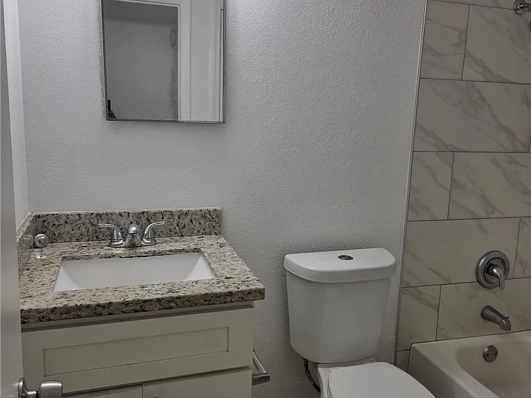 2452 Stella St #106 — Photo 7