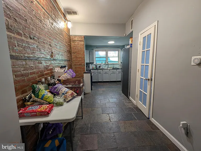 1130 Earl St — Photo 6