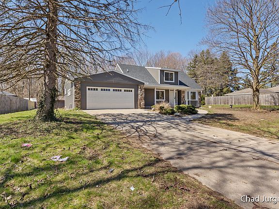 4th image of 327 Carpenter Ave NW