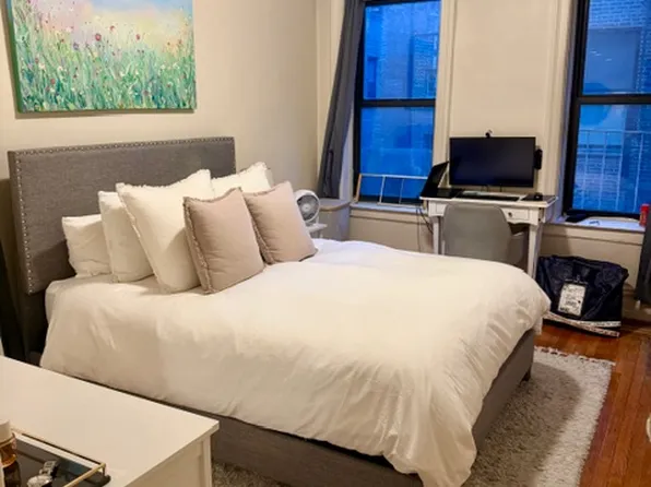 111 West 16th Street image 1 of 7