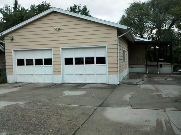 Garages/Driveway