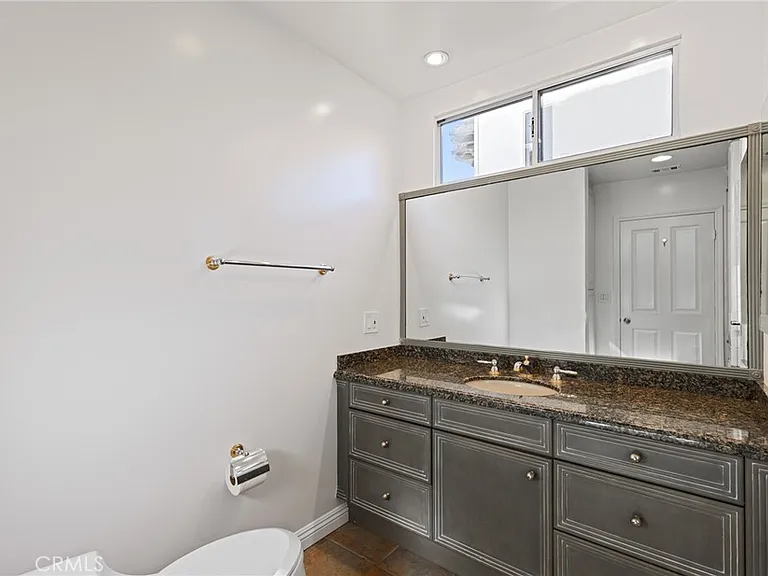 248 N Rexford Dr — Photo 8