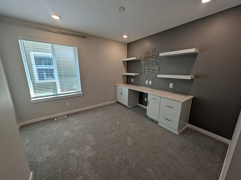 938 Burwood St SE — Photo 29