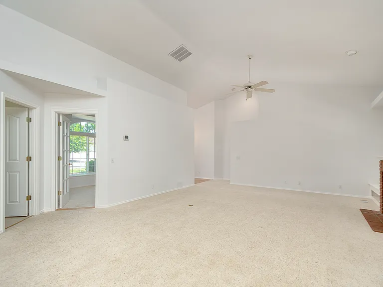2319 E Gleneagle Dr — Photo 4