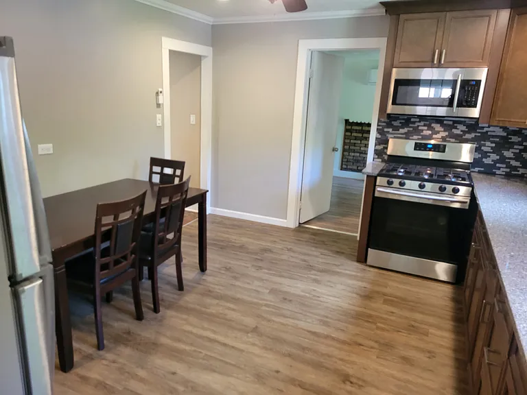413 S River St — Photo 14