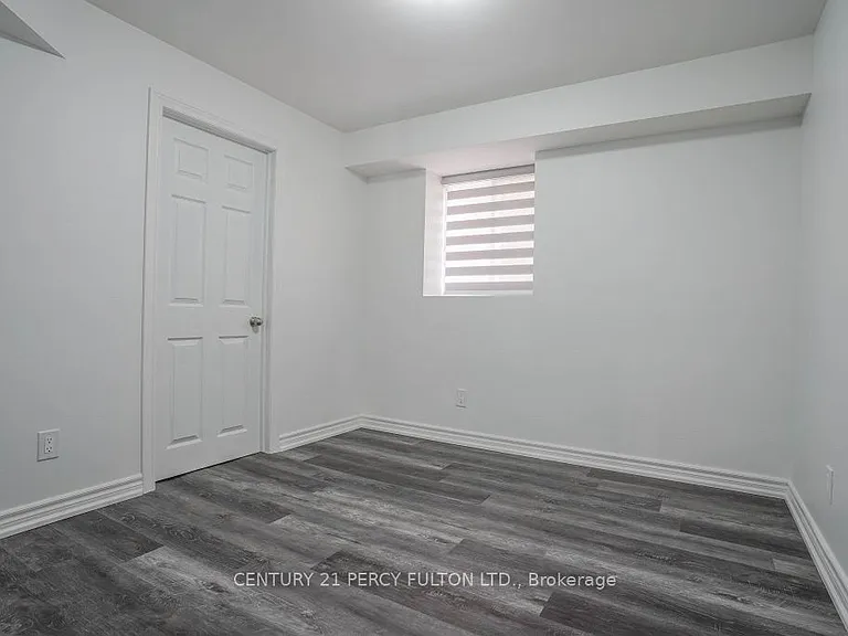 1040 Foxtail Cres #BASEMENT — Photo 17