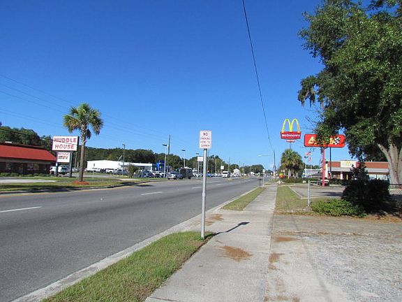 3rd image of 1401 N Young Blvd