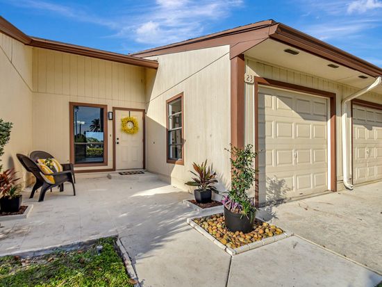 23 Mayfair Lane, Boynton Beach, FL 33426