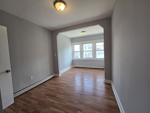 2nd image of 171 Isabella Ave #1A