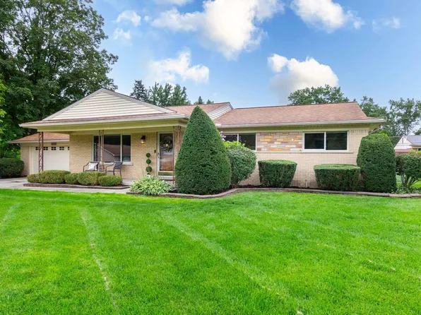8428 Bellarine Dr, Shelby Township, MI 48316
