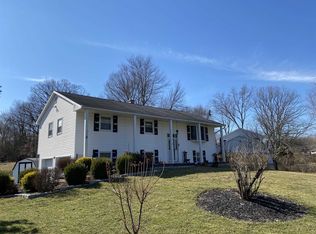 2 Flintrock Rd, Fishkill, NY 12524