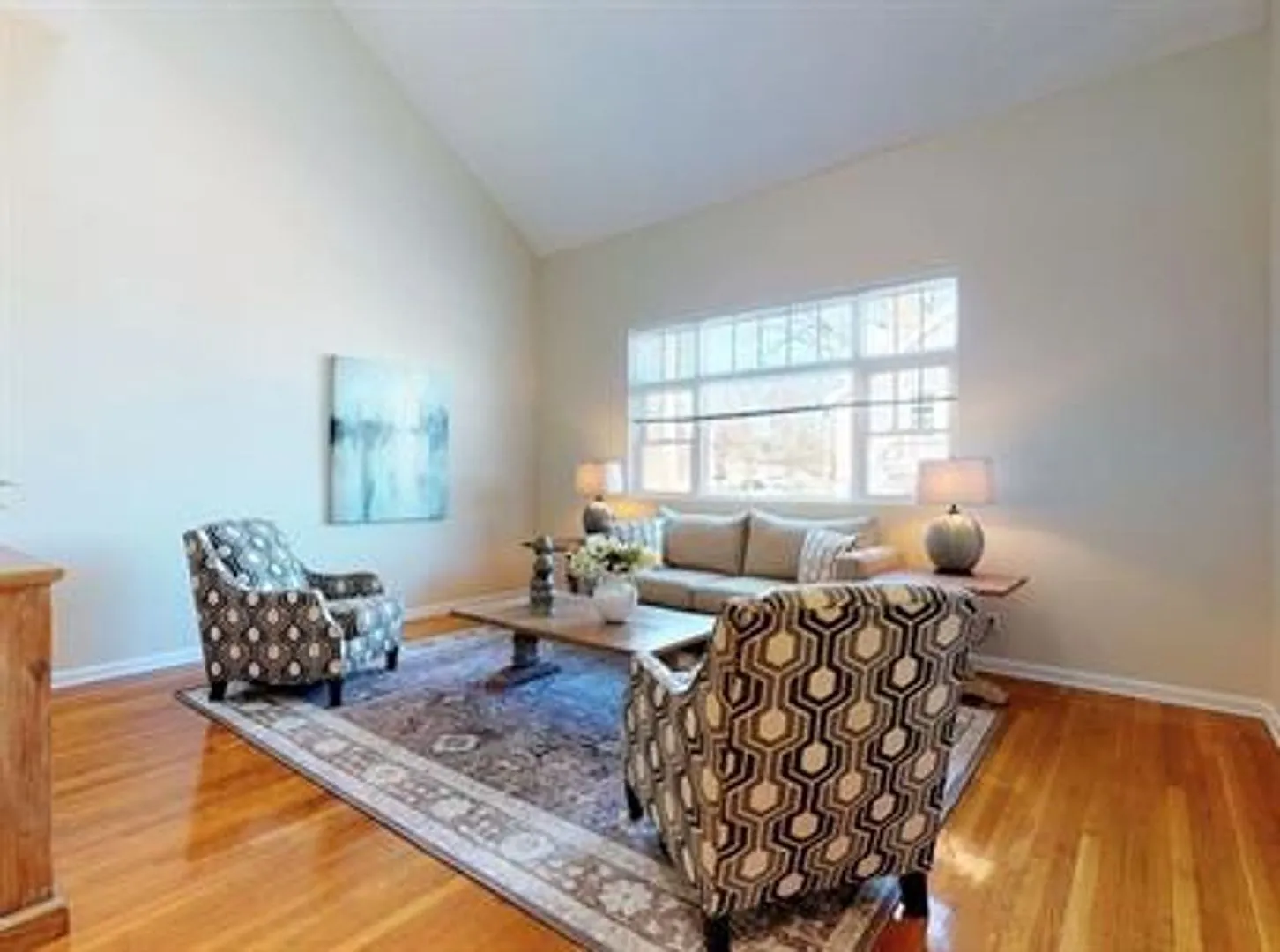 Allston Townhouse 5 Bed / 2.5 Bath 3 Parking Spaces 9/1 — Photo 4