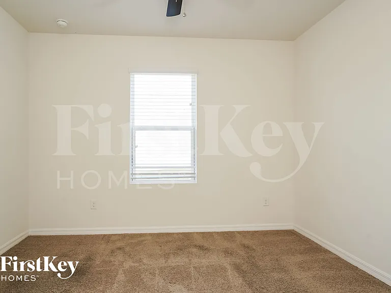 237 SE 3rd St — Photo 12