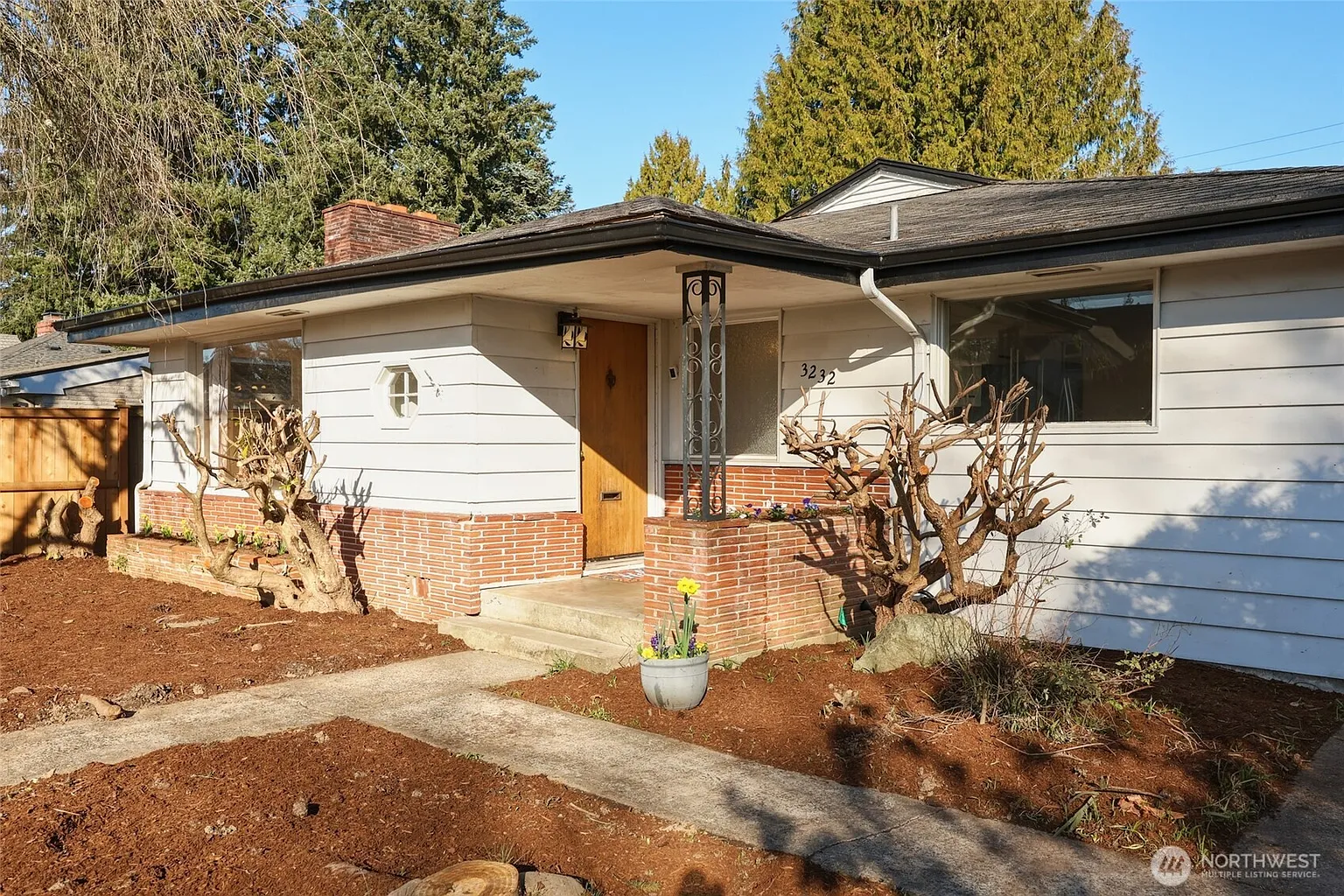 3232 Maringo Road SE photo 1