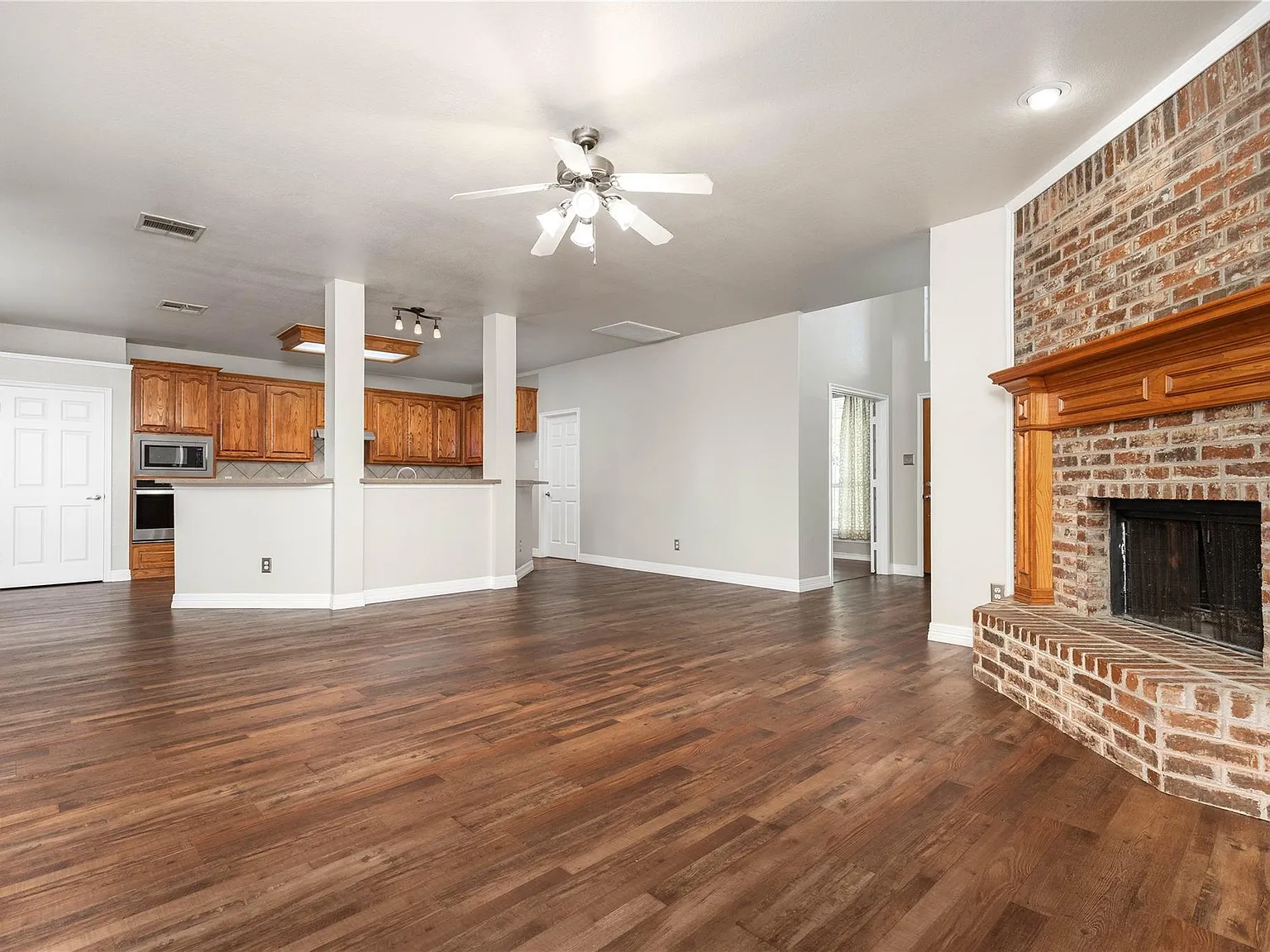 4 bed, 2830 sqft, $2,995 — Photo 4