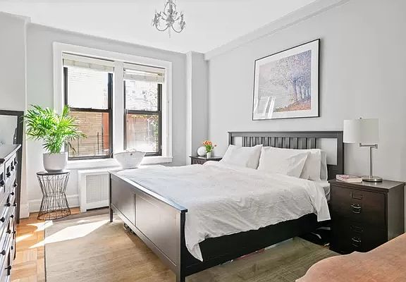 3rd image of 304 W 89th St #5C