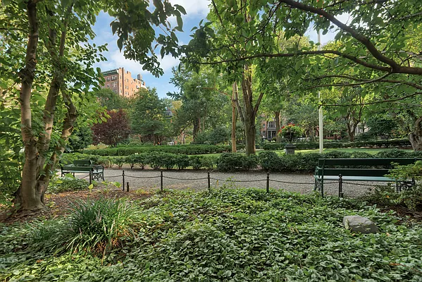 Sold by Douglas Elliman | media 23