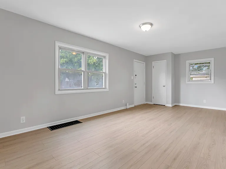307 S Wheatland Ave — Photo 7