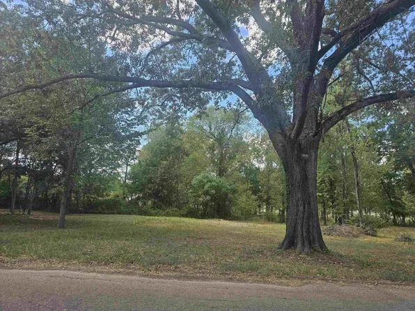 612 E Eleanor St, Gladewater, TX 75647