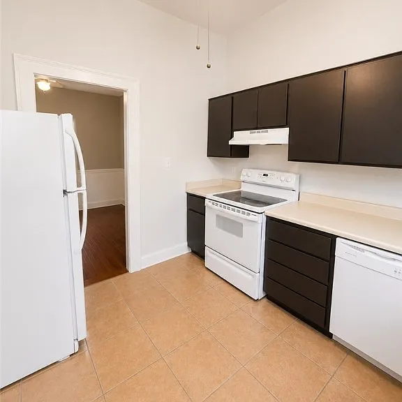 114 W Henry St #A — Photo 5