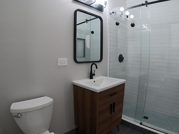 5th image of 4303 N Sawyer Ave APT 1-F