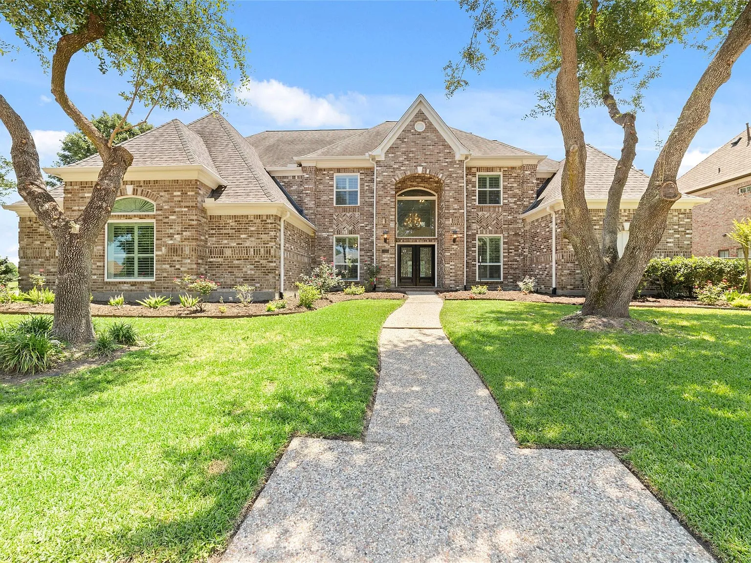 4 bed, 5.0 bath, 5347 sqft, $5,700 — Photo 4