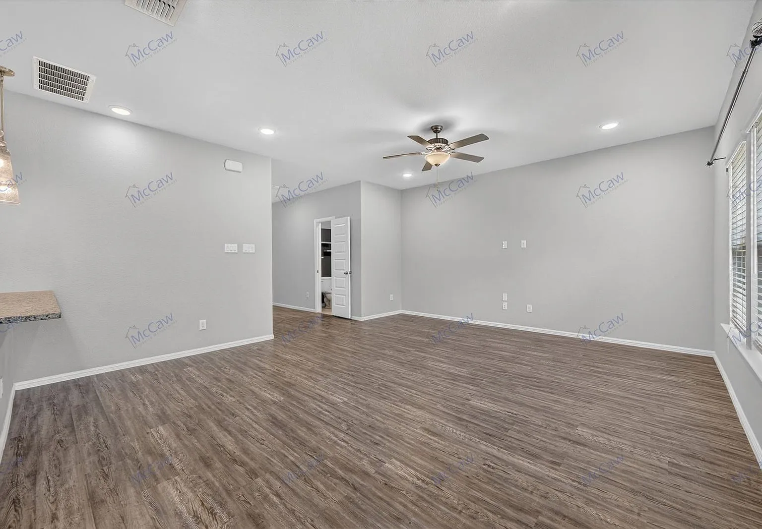 3 bed, 2.5 bath, 1858 sqft, $2,600 — Photo 4