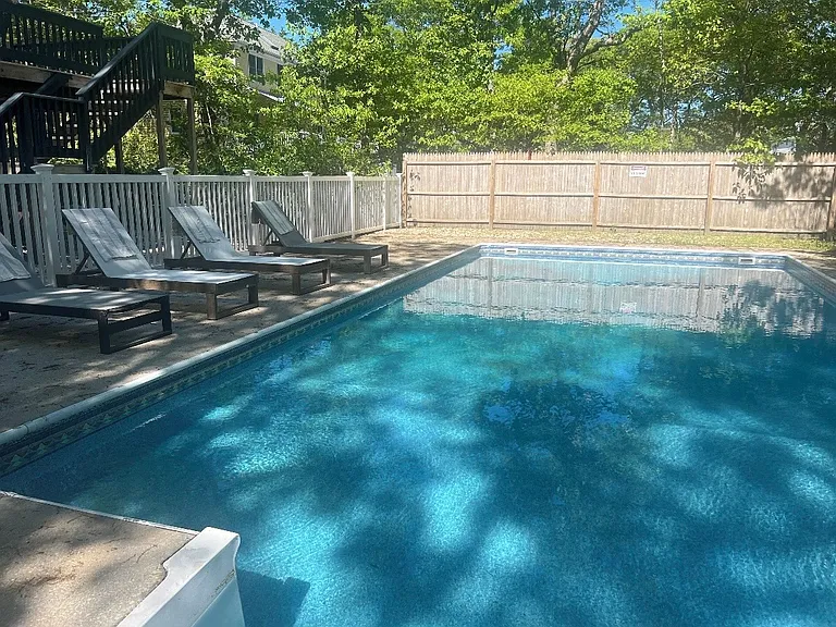 21 Newtown Ct — Photo 2