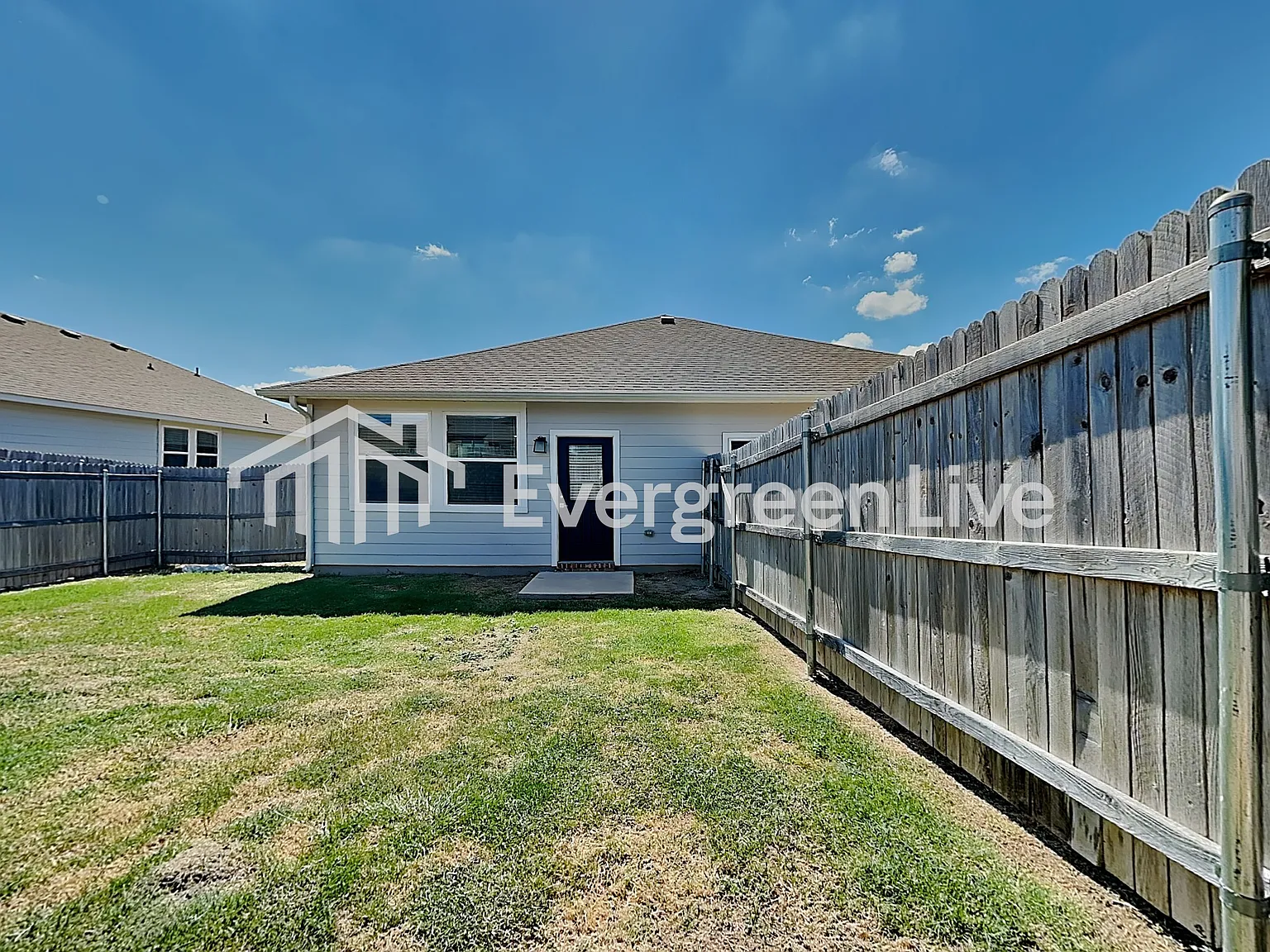 4 bed, 2.0 bath, 2008 sqft, $2,295 — Photo 2