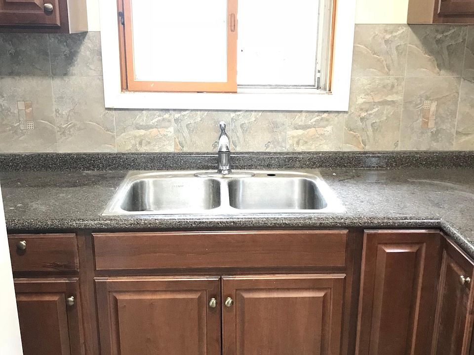 1st image of 128 Victoria Ave