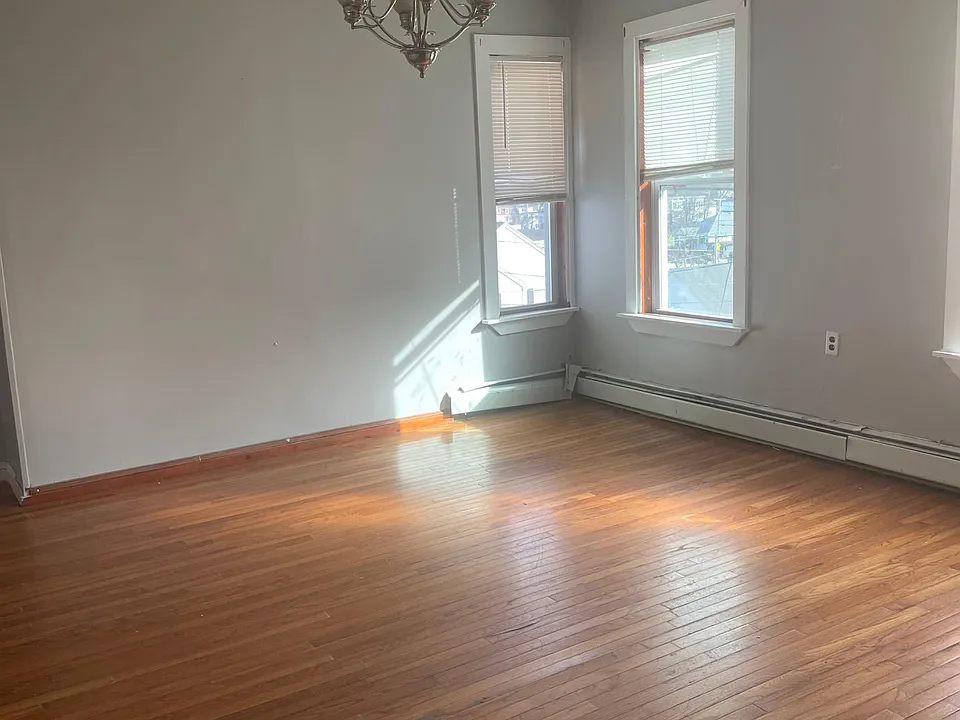 12 Freeman St #2