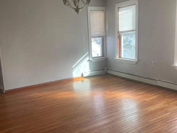 12 Freeman St #2, Haverhill, MA 01832