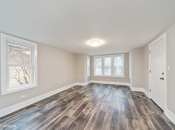 2nd image of 5038 W Grace St