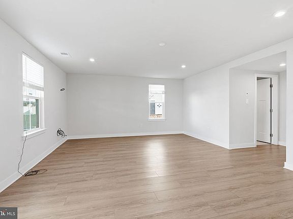 3rd image of 30 Dolcie Ln