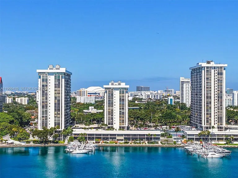 1915 Brickell Ave #1407 — Photo 42