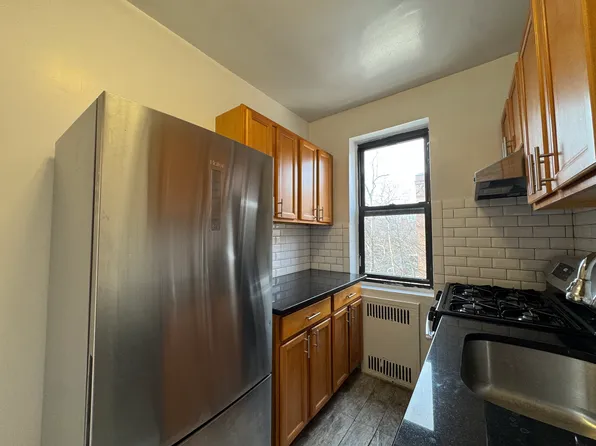 47-09 Skillman Avenue image 2 of 12