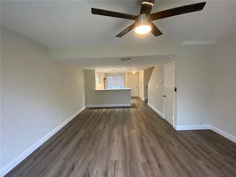 1078 Jeffery St — Photo 11